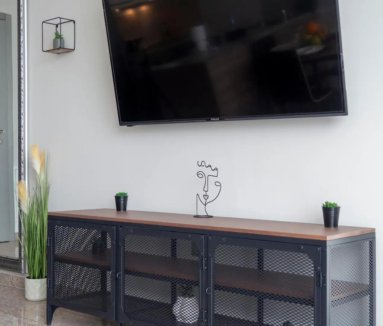 Cozy Apartment & Parking Next To St Sophia Hospital Sofia 0*,  Bulgaria