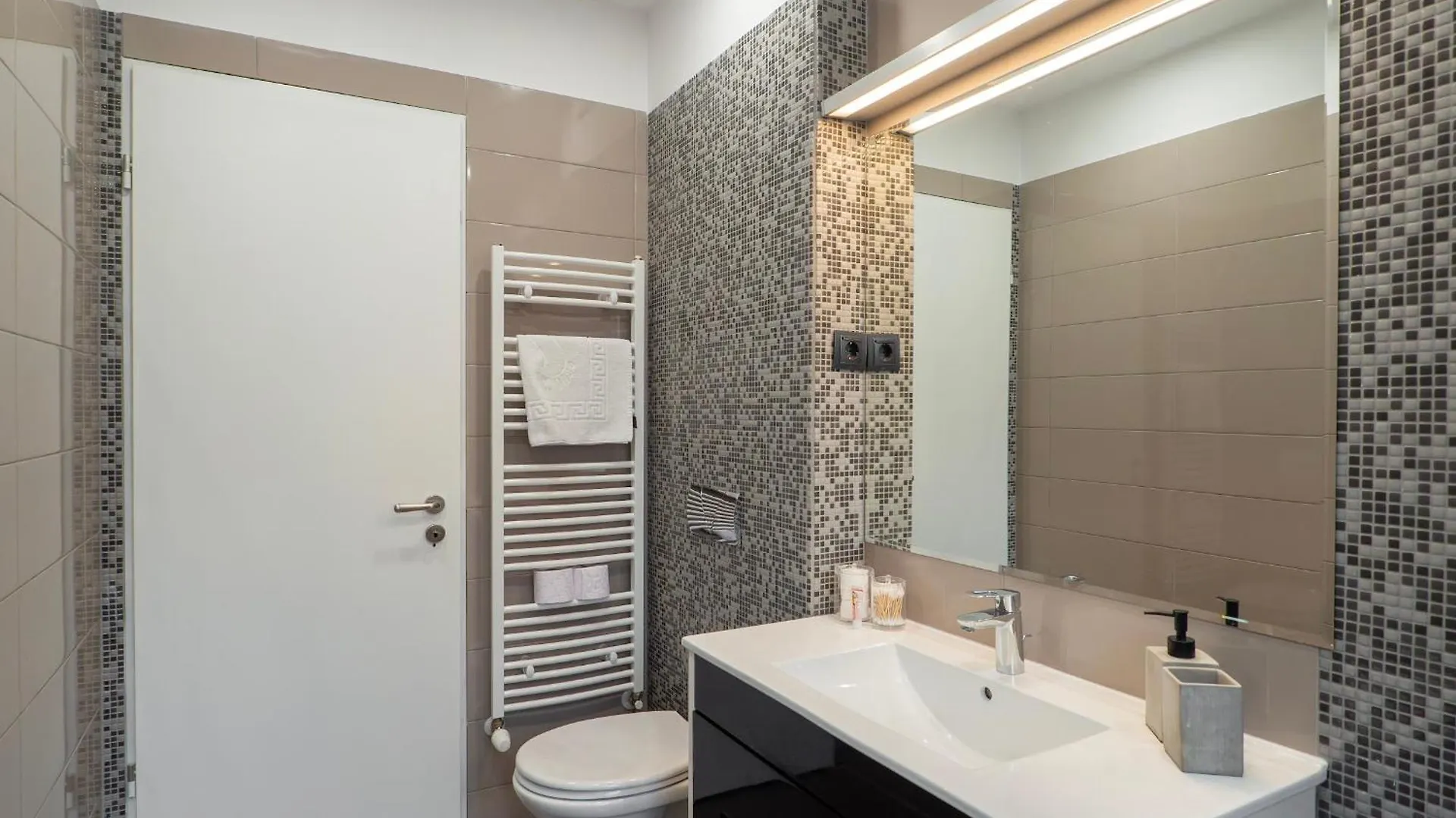 Cozy Apartment & Parking Next To St Sophia Hospital Sofia 0*,